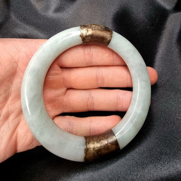Vintage Asian Genuine Jade Bangle Bracelet With Bronze Accents - Picture 4 of 4